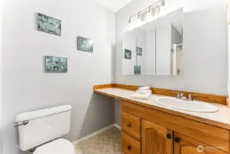 Primary En-suite Bathroom