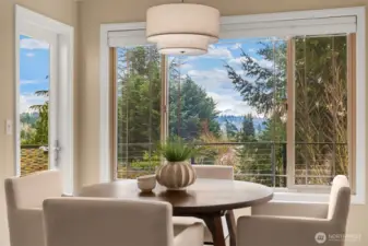 Breaknast nook with beautiful Mount Rainier Views!
