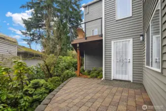 ADU Seperate entrance on side of home