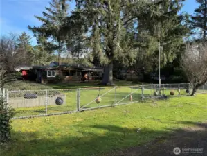 Fully fenced property