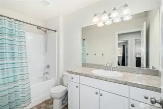 Upper level full hall bath.