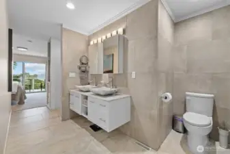 Spacious Ensuite w/Dual Vanity