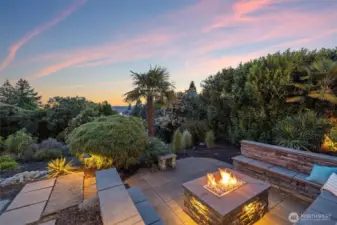 Snuggle Up & Enjoy the Gas Plumbed Fire Pit