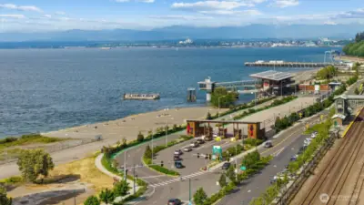Ferry & Sounder Train 5 min Drive