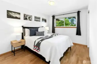 1st bedroom.