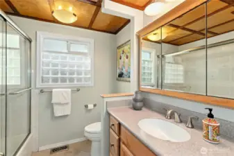 Full bath on main