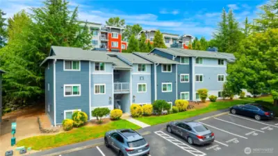 Welcome home to conveniently located Timber Ridge Condominium Homes located near Woodinville's Town Center and Wineries