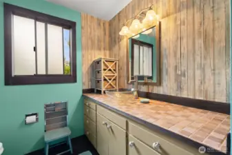 Updated full guest bathroom.