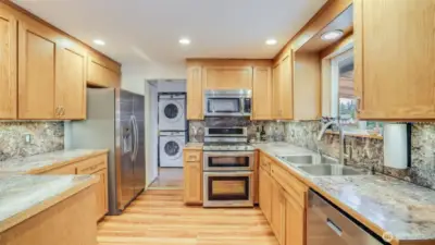 Cook and entertain effortlessly with a double oven at your fingertips.