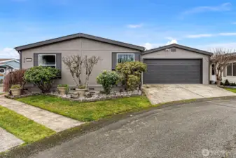 Welcome to 1802 140th St E, #178, located in a quiet corner of Brookdale Greens.  1800+ sq ft with an attached 2-car garage, making for a carefree lifestyle.