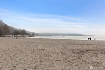 Walk to Golden Gardens Park or Shilshole Bay Marina, coffee or ice cream in hand, and enjoy ocean breezes with mountain and sunset views.