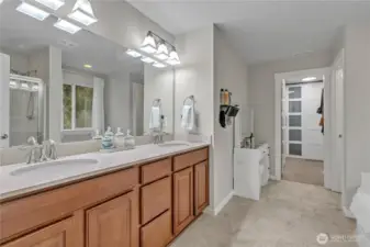 Primary 5 piece bath.