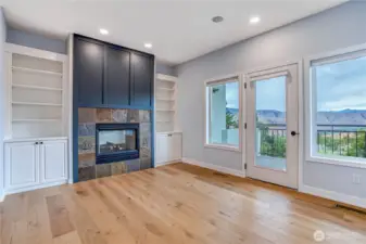 Office or bonus room -vacant