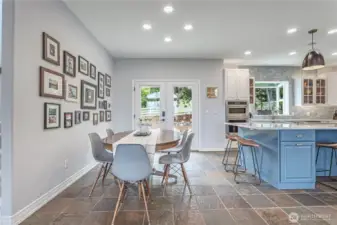 Eat-in Kitchen