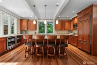 Spacious Kitchen w/ extra seating.