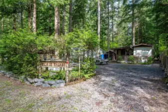 w  Well kept and neat yard.
