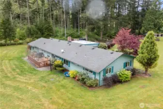 Well kept 2012 sq ft home with updated windows