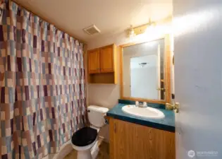 Manufactured home primary bathroom