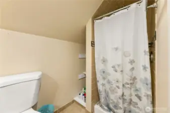 Upstairs bath with walk-in shower