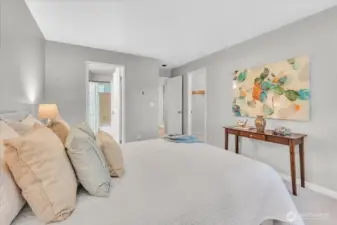 Primary to walk in and bathroom