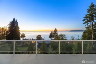 Evenings spent here come with front-row views of the bay and Canada shimmering in the distance.