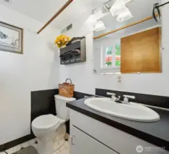 Basement 1/2 Bath