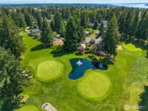 Par 3 Highlands Golf Course with McDuff's restaurant and coffee shop.