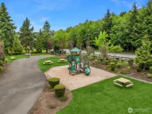 Meet friendly neighbors at Crestview community park, where you discuss plans for annual egghunt, holiday parties, playdates, and much more!