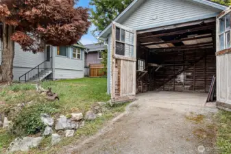 Detached 1 car garage