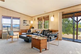 The clean and open interior makes for comfortable living.