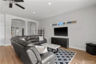 Open Concept, High Celings, Upgraded