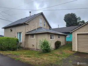 New 30 year roof on house and garage