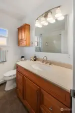 Good sized bathroom, the tub is DEEP!