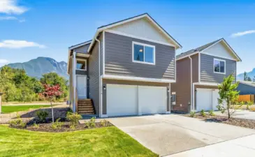 Photographs are for illustrative purposes only. Features, finishes, interior/exterior colors, landscaping and floorplan shown may vary from actual homes built.