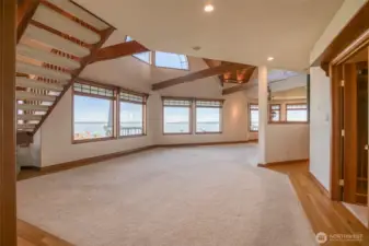 ENTERING THE HOME THROUGH THE FRONT DOORWAY INTO THE GORGEOUS LIVING AREA!  THE FIRST THING YOU SEE IS THE BEAURIFUL VIEW OF THE BAY!