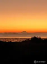 EARLY MORNING VIEW OF THE BAY TO MOUNT RAINIER!
