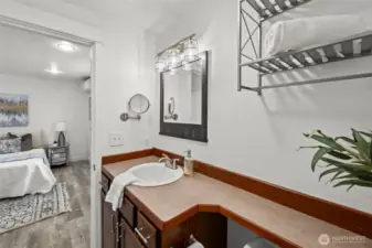 Primary bath reverse angle