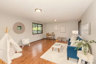 5th bedroom, playroom or Huge Office