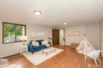 5th bedroom, playroom or Huge Office