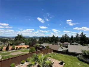 Large back deck with sweeping views of Mt Baker, the cascade mountains and the Kent valley