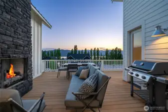 Outdoor gas fireplace