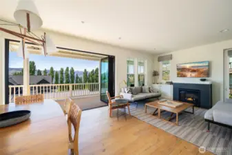 Living Dining Deck connection