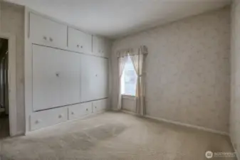 Bedroom #1, cont