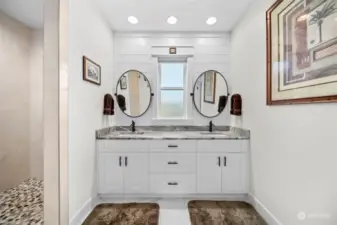 Primary suite dual sinks