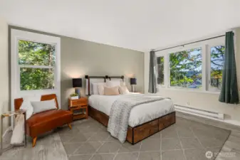 Primary w/ attached walk-in closet