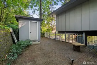 Outdoor shed & sitting area, great box garden location!