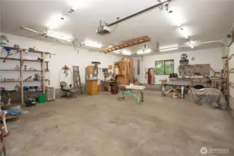 The shop offers shelves, counters, storage above, all tools, wood, ladders and machinery stay with home.