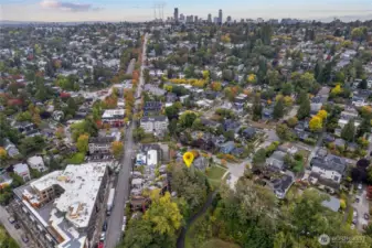 And a 10-minute drive to downtown Seattle and the I5