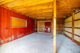 360 sqft outbuilding, shop space or animals?