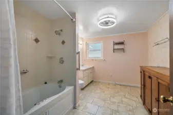 LOWER FULL BATH